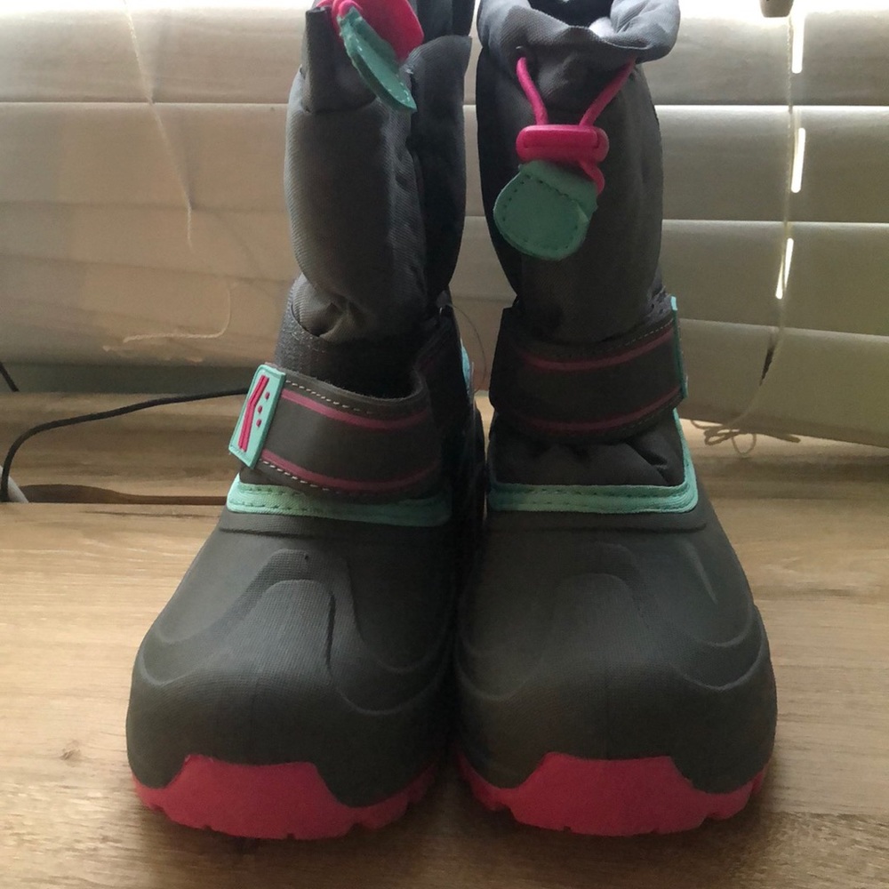 Snow boots size 2 kids